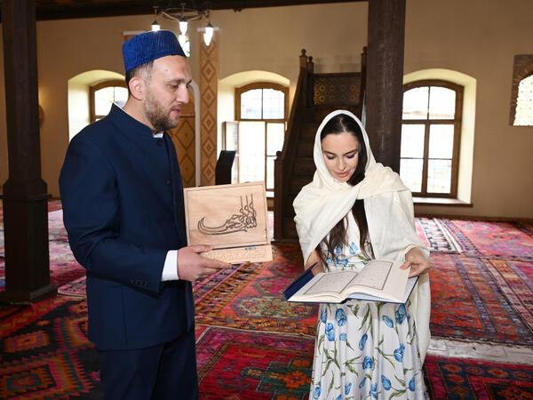 Leyla Əliyeva və Arzu Əliyeva Şəkidə Xan məscidini ziyarət ediblər - <span class="color_red">FOTO</span>