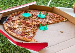 Pizza qutularındakı kiçik masanın sirri: Nəyə xidmət edir?