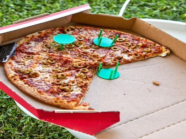 Pizza qutularındakı kiçik masanın sirri: Nəyə xidmət edir?