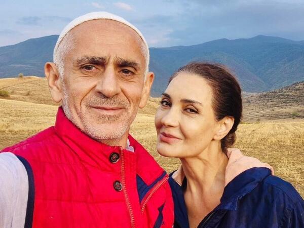 Əməkdar artist həyat yoldaşı ilə FOTOsunu paylaşdı