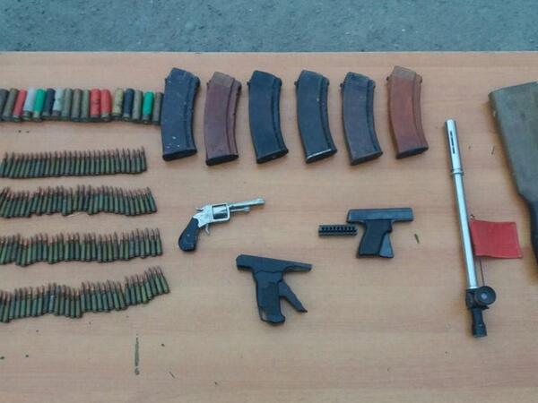 Polis qanunsuz saxlanılan silahlar aşkarladı