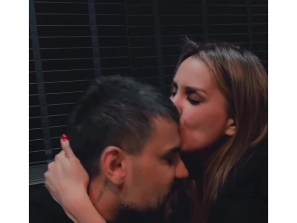 Boşanma qərarı almışdı, BARIŞDILAR - <span class="color_red">VİDEO</span>