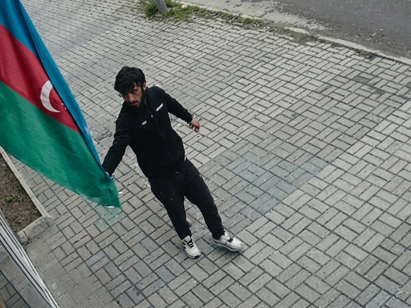 Dövlət Bayrağına hörmətsizlik edən şəxs saxlanıldı - <span class="color_red">FOTO</span>