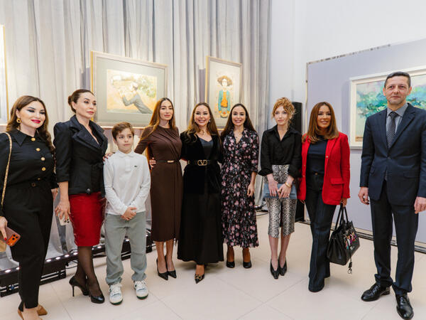 Leyla Əliyeva, Arzu Əliyeva və Alena Əliyeva “Art in Motion” sərgisini ziyarət ediblər - <span class="color_red">FOTO</span>