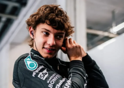 "Formula-1"də ardıcıl üçüncü qələbəsini qazandı