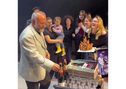 56 yaşını belə qeyd etdi - <span class="color_red">VİDEO</span>
