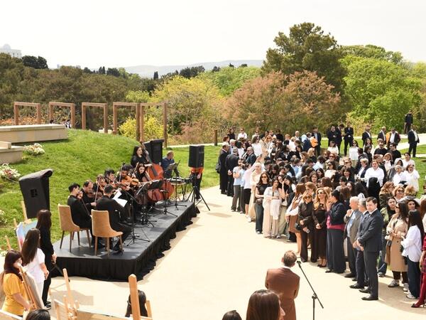 Mərkəzi Nəbatat bağında gənc rəssamların sərgisi keçirilib - <span class="color_red">FOTO</span>