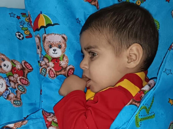 “Uşaq bizə gətiriləndə çox baxımsız halda idi, hətta geyimlərini polis əməkdaşları...”