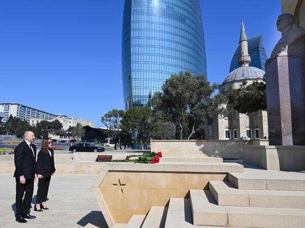 Faşizm üzərində Qələbə uğrunda mübarizədə həlak olan Azərbaycan övladlarının xatirəsi ehtiramla anılıb - FOTO