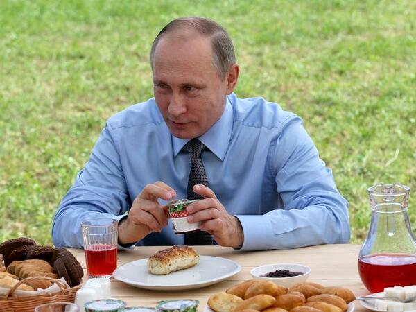 Putinə yeməklər belə HAZIRLANIR