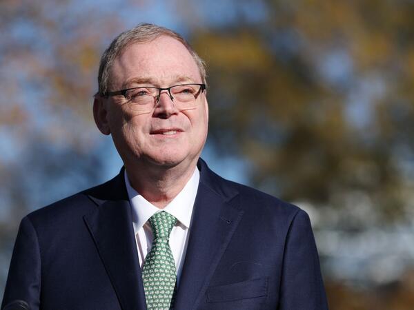 Neftin qiyməti bundan sonra sürətlə enəcək - Hasset