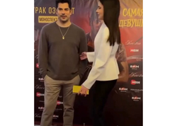 Burak Özçivitin rus qıza davranışı DİQQƏT ÇƏKDİ - <span class="color_red">VİDEO</span>