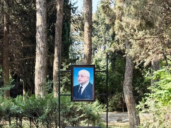 Zamanı sözlə danışdıran yazıçı - Elçinin xatirəsi anılıb - <span class="color_red">FOTO</span>