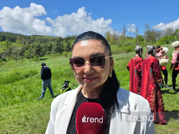 "Xarıbülbül" festivalı xalqlarımızı birləşdirir - Özbəkistandan olan iştirakçı