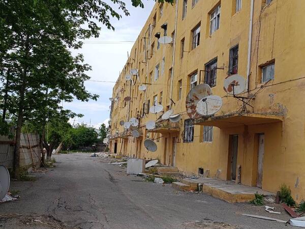 Bu binaların söküntüsünə başlanıldı, sakinlər kirayə evlərə yerləşdirildi - FOTO