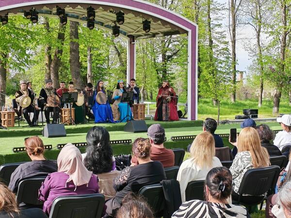 “Xarıbülbül” festivalı Səkinə İsmayılova və tələbələrinin konserti ilə başa çatıb - <span class="color_red">VİDEO - FOTO</span>