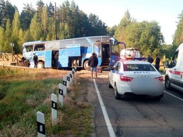 Qatar sərnişin avtobusu ilə toqquşdu: 8 nəfər ÖLDÜ