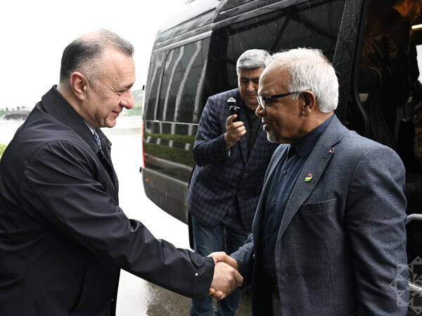 Mavriki Prezidenti Azərbaycana səfərə gəlib -  FOTO