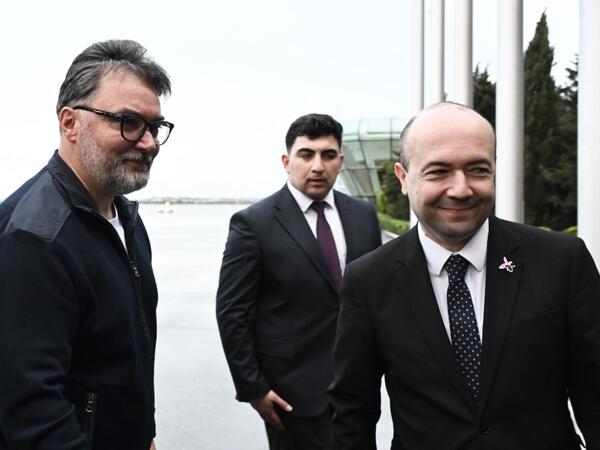Staşa Koşaraç Azərbaycana səfərə gəlib