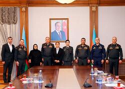 Müdafiə naziri Milli qəhrəmanlarımızın ailələlərinə medallar təqdim edib