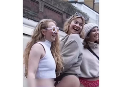 Hər ilin bir günü metroya paltarsız minirlər - <span class="color_red">VİDEO</span>
