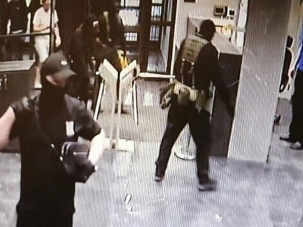Maskalılar qəzetin yerləşdiyi binaya basqın etdilər