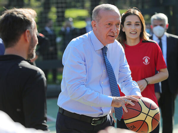 "Həftədə 3 dəfə basketbol oynayıram" - Ərdoğan - <span class="color_red">VİDEO</span>