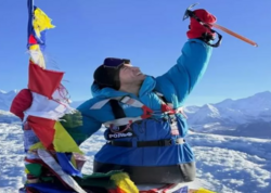 Ayaqları olmayan Rüstəm Nəbiyev Everesti fəth etdi: Yalnız əlləri ilə... - <span class="color_red">FOTO</span>