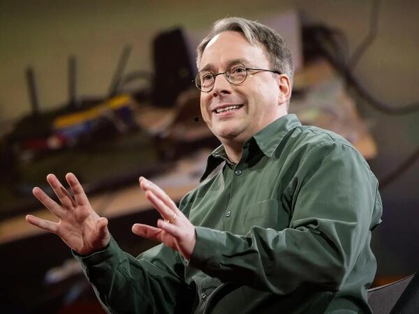 Linus Torvalds: "Süni intellekt inqilab deyil, sadəcə yeni bir alətdir"