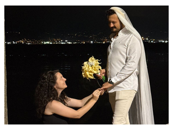 Gənc qız sevgilisinə evlilik təklifi ETDİ - <span class="color_red">VİDEO</span>