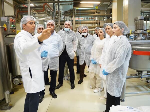 Media nümayəndələri “Made in Azerbaijan” brendini dünyaya tanıdan “Ulduz” fabriki ilə tanış olublar - <span class="color_red">FOTO</span>