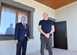 İlham Əliyev Xocalıda hərbi qulluqçular üçün nəzərdə tutulan fərdi evlərdə yaradılmış şəraitlə tanış olub - FOTO