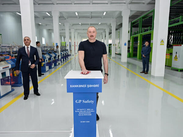 Prezident Xankəndidə iş əlcəkləri istehsalı müəssisəsinin açılışında iştirak edib