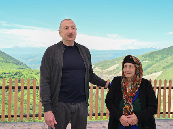 Prezident İlham Əliyevin Şuşanın Böyük Qaladərəsi kəndində sakinlərlə səmimi söhbəti - <span class="color_red">VİDEO</span>