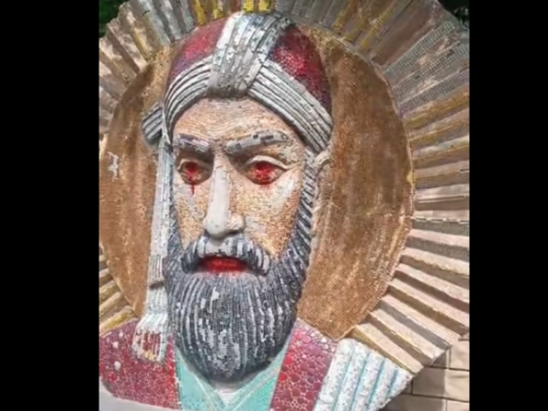 Nizami Gəncəvinin abidəsi təhqir olundu - VİDEO