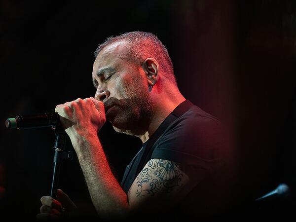 Tanınmış müğənni konsertini yarımçıq qoyub səhnəni tərk etdi