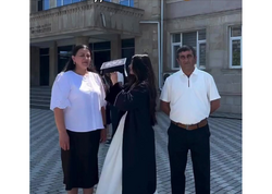 Tələbə qızın bu hərəkəti hamını KÖVRƏLTDİ - <span class="color_red">VİDEO </span>