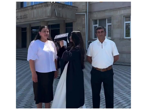 Tələbə qızın bu hərəkəti hamını KÖVRƏLTDİ - <span class="color_red">VİDEO </span>