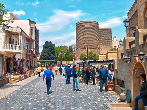 Azərbaycana gələn turistlər niyə birdən azaldı?