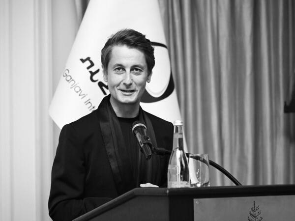 Rövşən Muradov vəfat edib