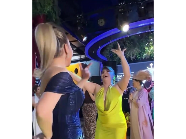 Rəqsanənin tanınmış müğənni ilə şıdırğı RƏQSİ - <span class="color_red">VİDEO </span>