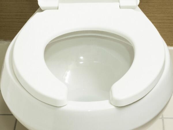 Xaricdə unitaz qapaqlarının "U" şəkilli olmasının 4 məntiqli səbəbi