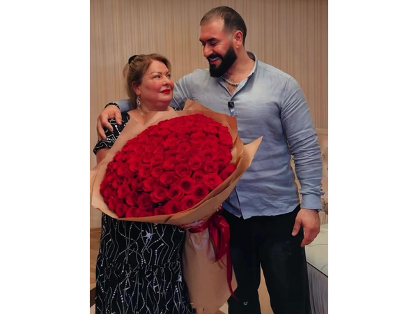 Tanınmış idmançının anasına etdiyi sürpriz DİQQƏT ÇƏKDİ - <span class="color_red">VİDEO </span>