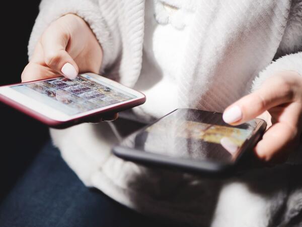 Eyni vaxtda iki telefon işlətmək zərərlidir – yeni araşdırma