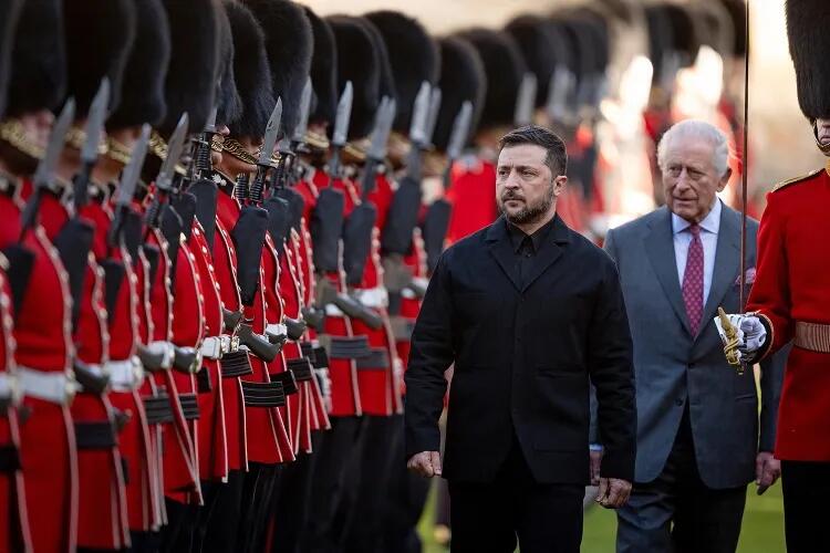 Zelenski Londonda kralla görüşdü
