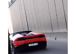 Balaəli yeni aldığı "Ferrari"si ilə GÖRÜNTÜLƏNDİ - <span class="color_red">VİDEO </span>