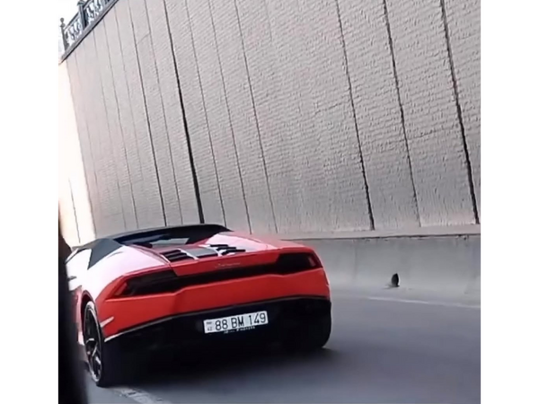 Balaəli yeni aldığı "Ferrari"si ilə GÖRÜNTÜLƏNDİ - <span class="color_red">VİDEO </span>