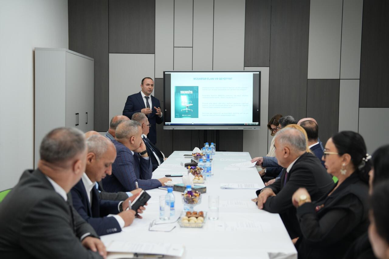 QHT nümayəndələri Nazirliyin publik qurumlarında vakant vəzi
