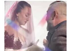 Gəlin köçən qızı atasının hədiyyəsi AĞLATDI - <span class="color_red">VİDEO </span>