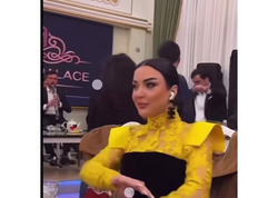 Qalmaqal yaşayan Şəbnəmlə Vəfa eyni TOYDA: Əl hərəkəti diqqət çəkdi - <span class="color_red">VİDEO</span>